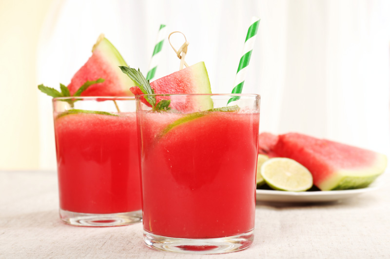 Cremig fruchtiger Cocktail für sommerliche Temperaturen und entspannte Sonnuntergänge mit Traveschluck Kirschlikör.